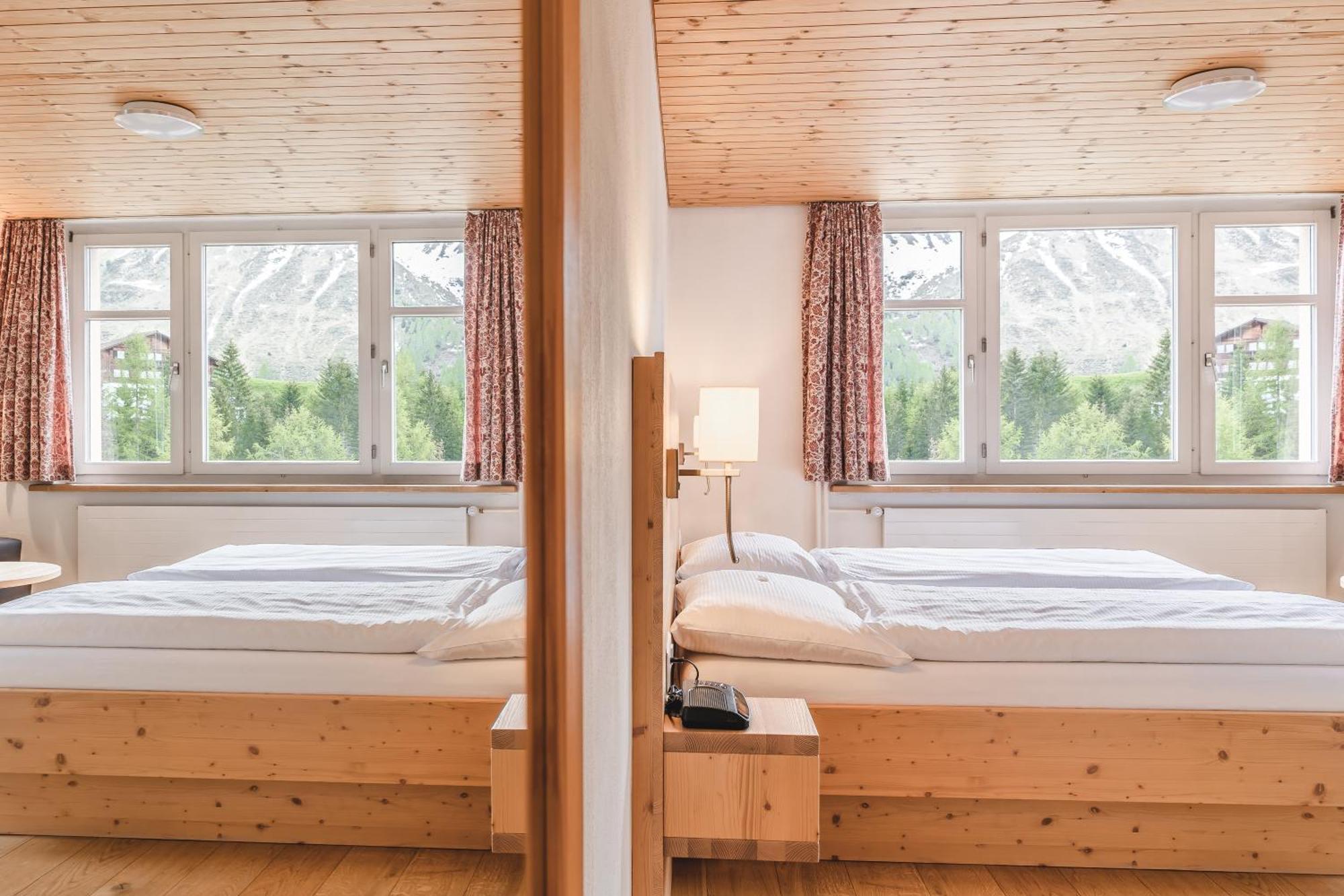 Hotel Alpensonne - Panoramazimmer & Restaurant Arosa Room photo