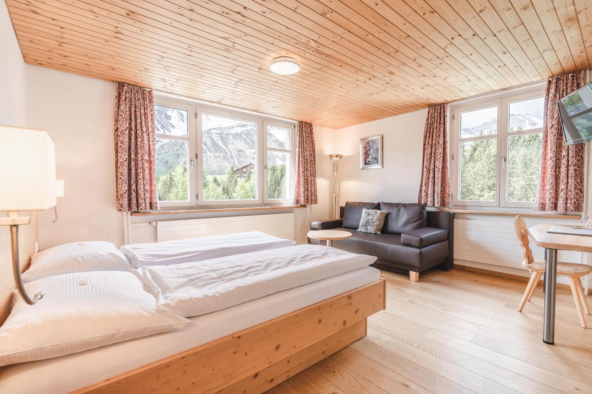 Hotel Alpensonne - Panoramazimmer & Restaurant Arosa Room photo